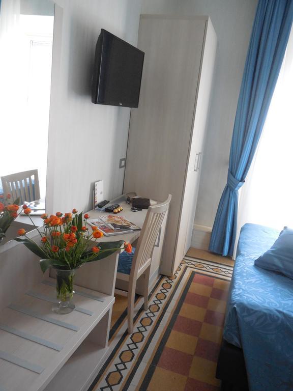 Hotel Domus Laurae Roma Esterno foto