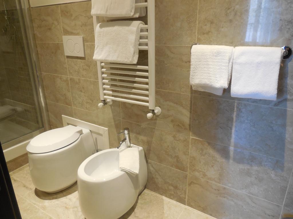 Hotel Domus Laurae Roma Esterno foto