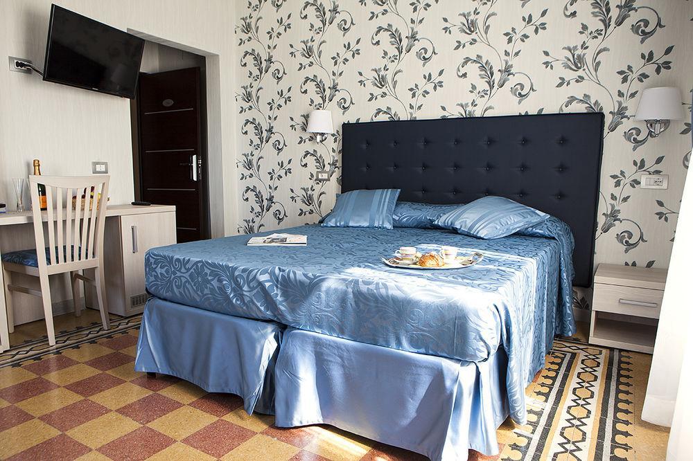 Hotel Domus Laurae Roma Esterno foto