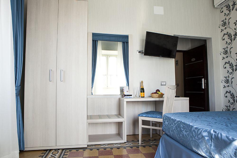 Hotel Domus Laurae Roma Esterno foto