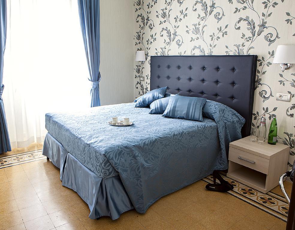 Hotel Domus Laurae Roma Esterno foto