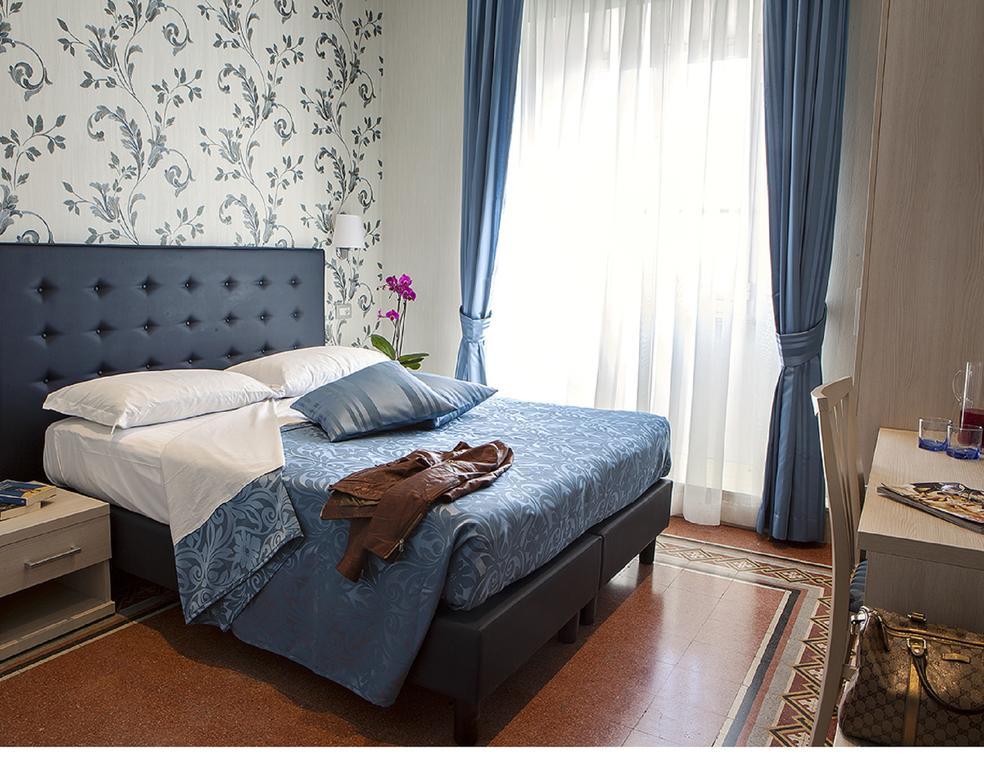 Hotel Domus Laurae Roma Esterno foto