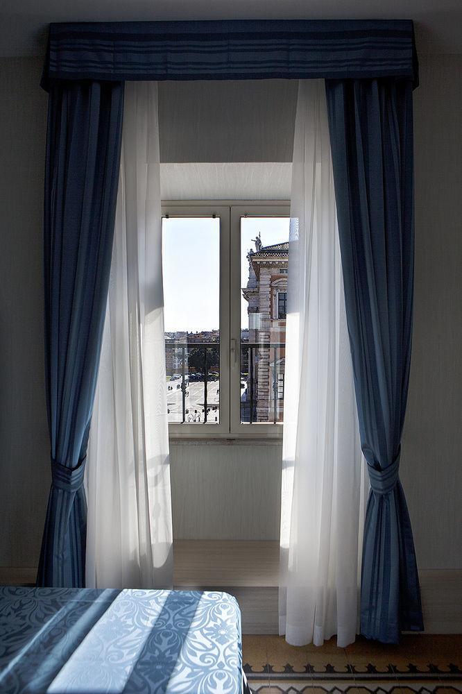 Hotel Domus Laurae Roma Esterno foto
