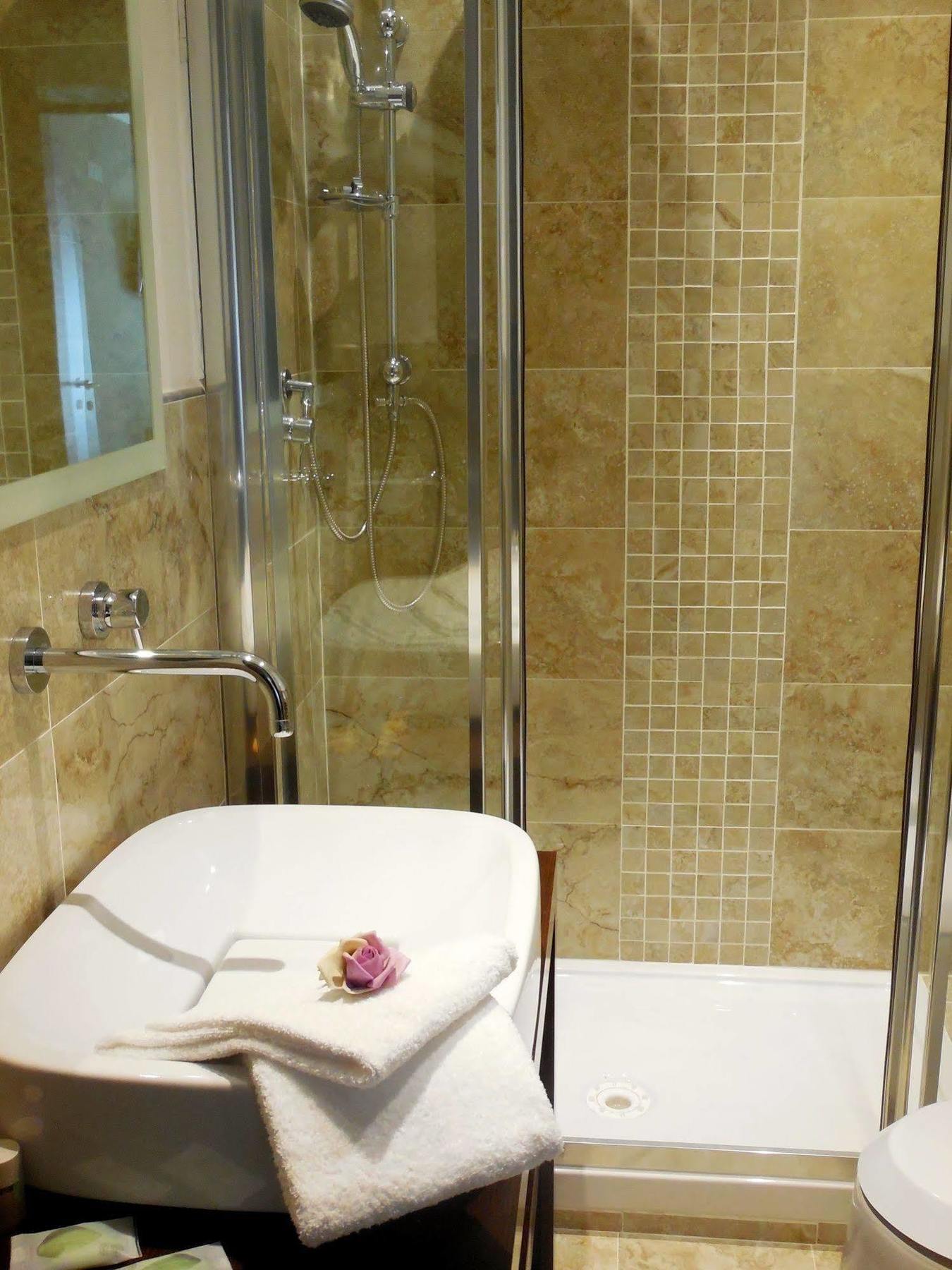 Hotel Domus Laurae Roma Esterno foto