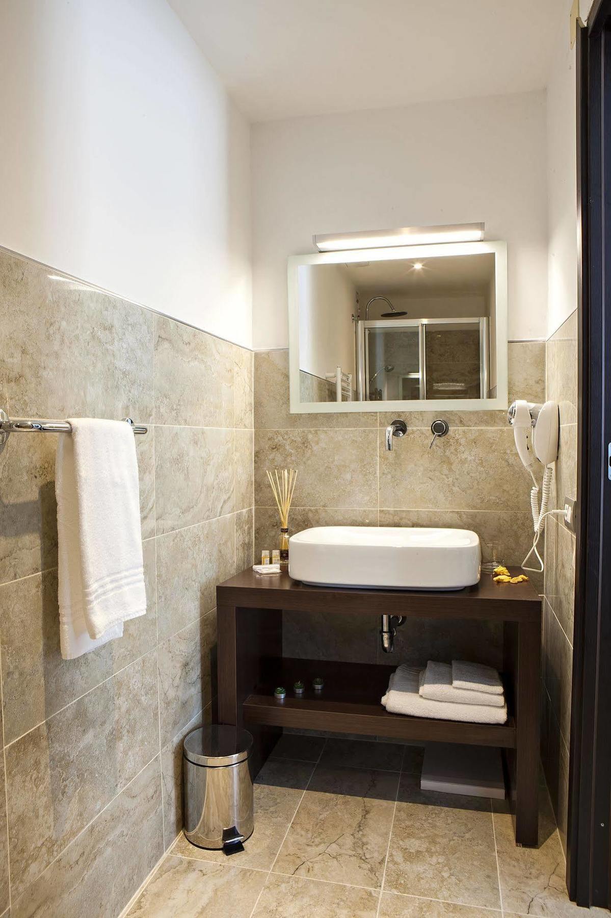 Hotel Domus Laurae Roma Esterno foto