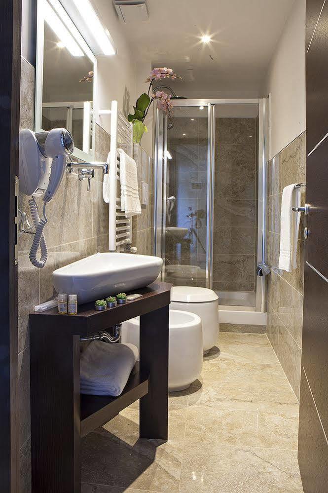 Hotel Domus Laurae Roma Esterno foto