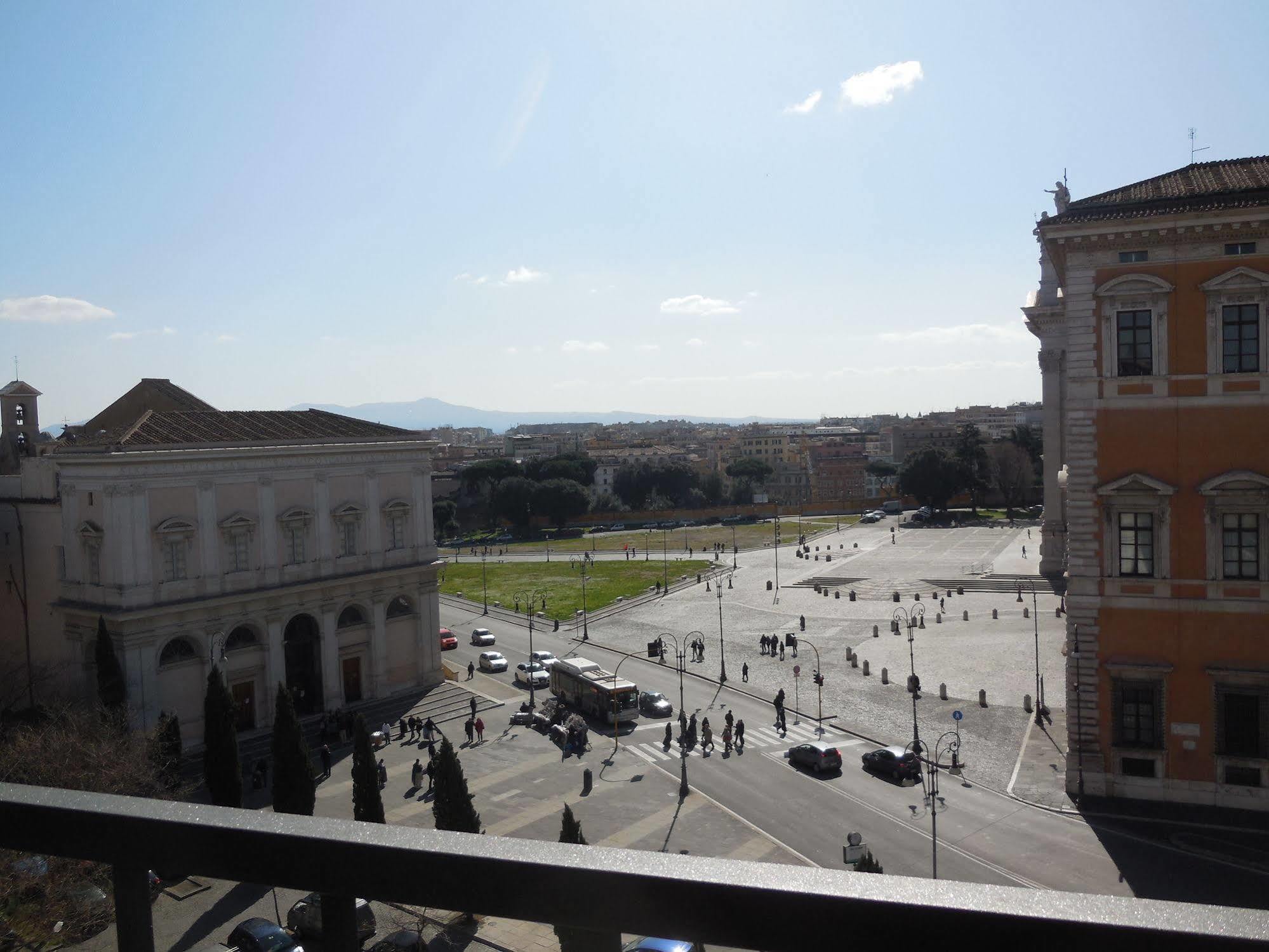 Hotel Domus Laurae Roma Esterno foto