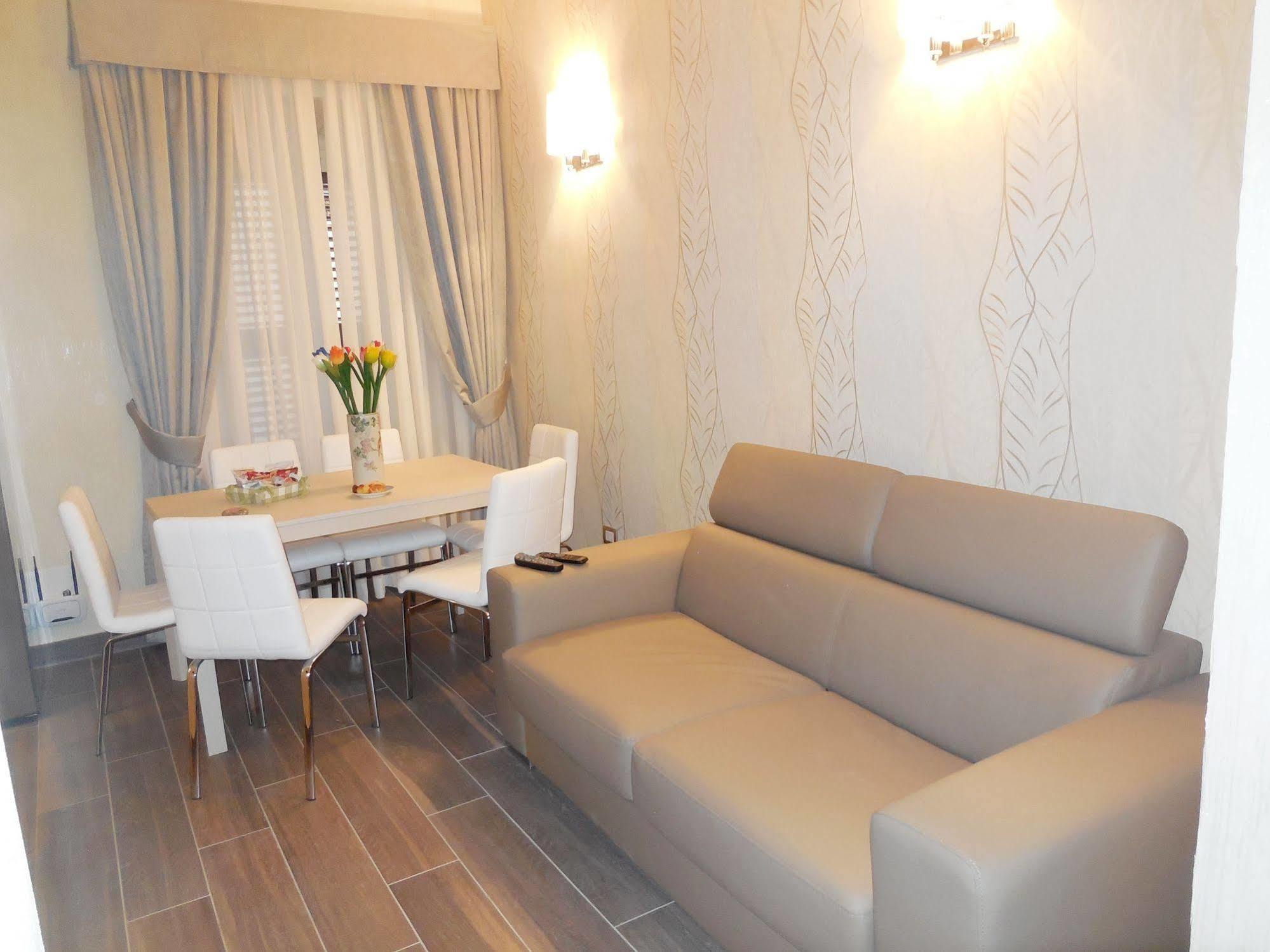 Hotel Domus Laurae Roma Esterno foto