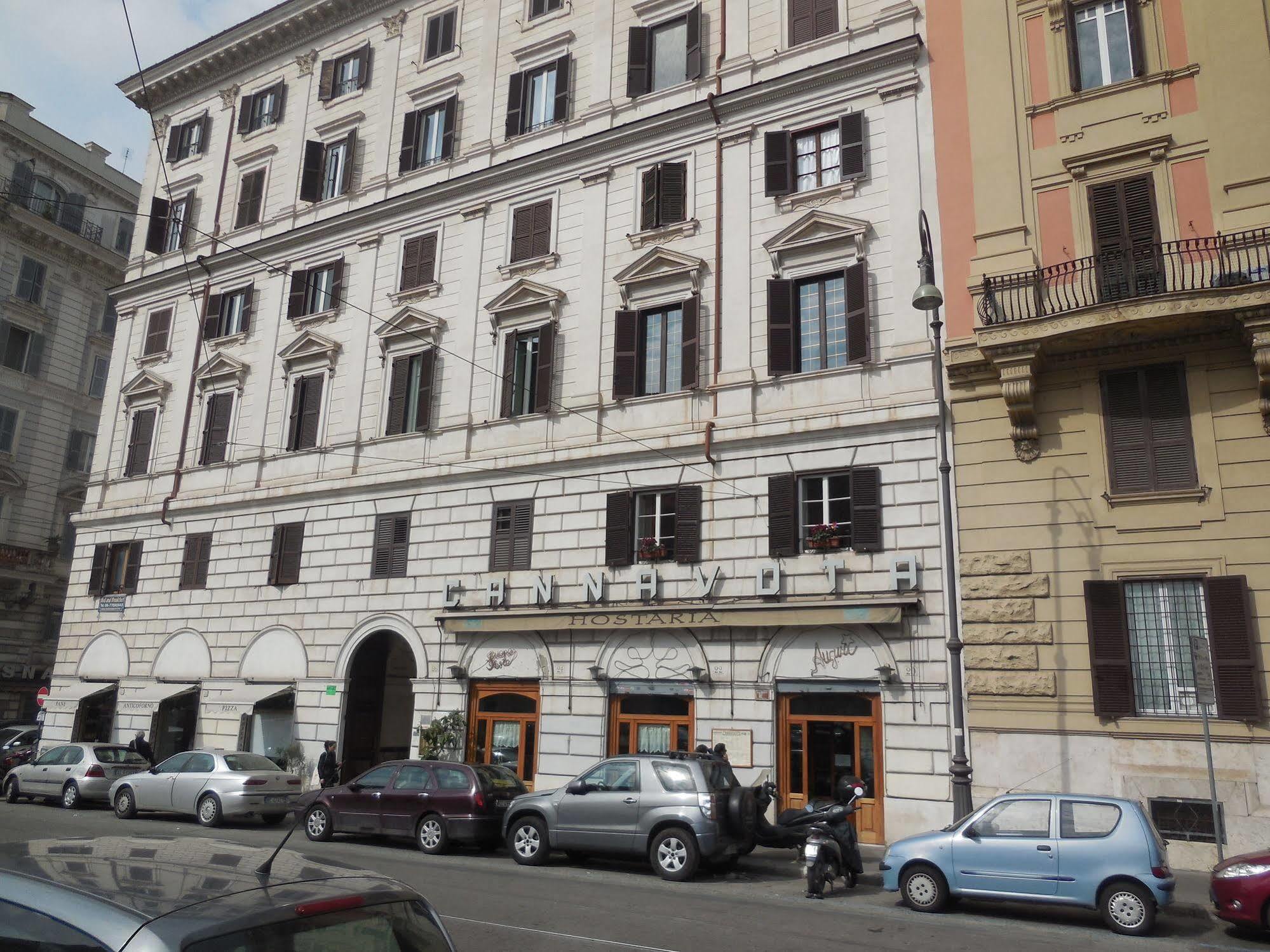Hotel Domus Laurae Roma Esterno foto