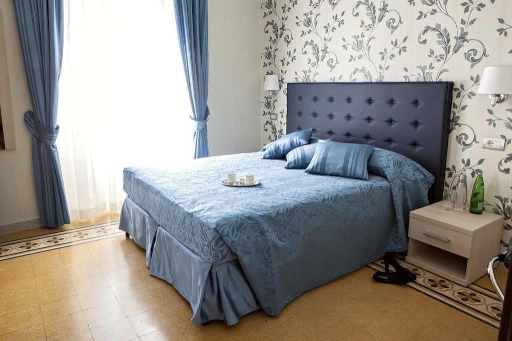 Hotel Domus Laurae Roma Esterno foto